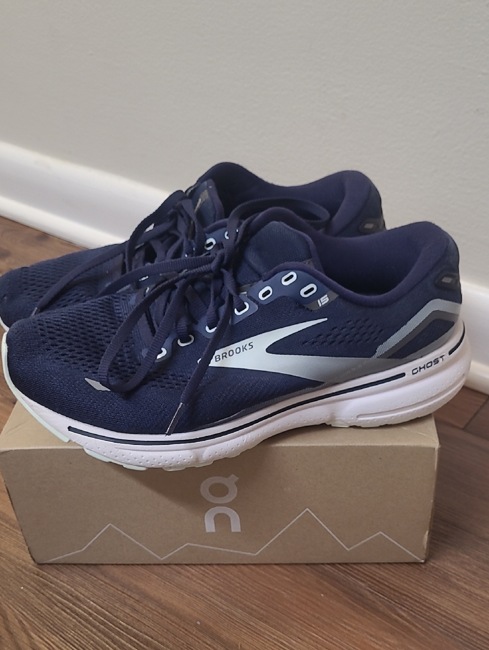Brooks women's Running Shoes - Navy with White Accents